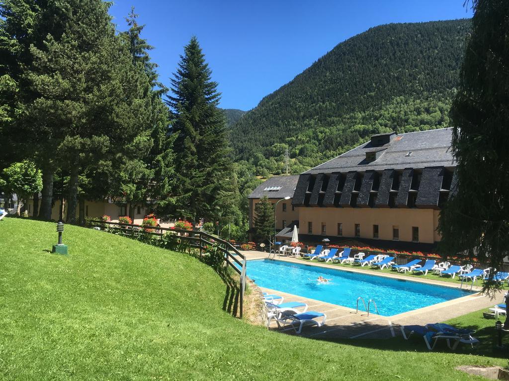 Hotel Lacreu Salardu Exterior photo