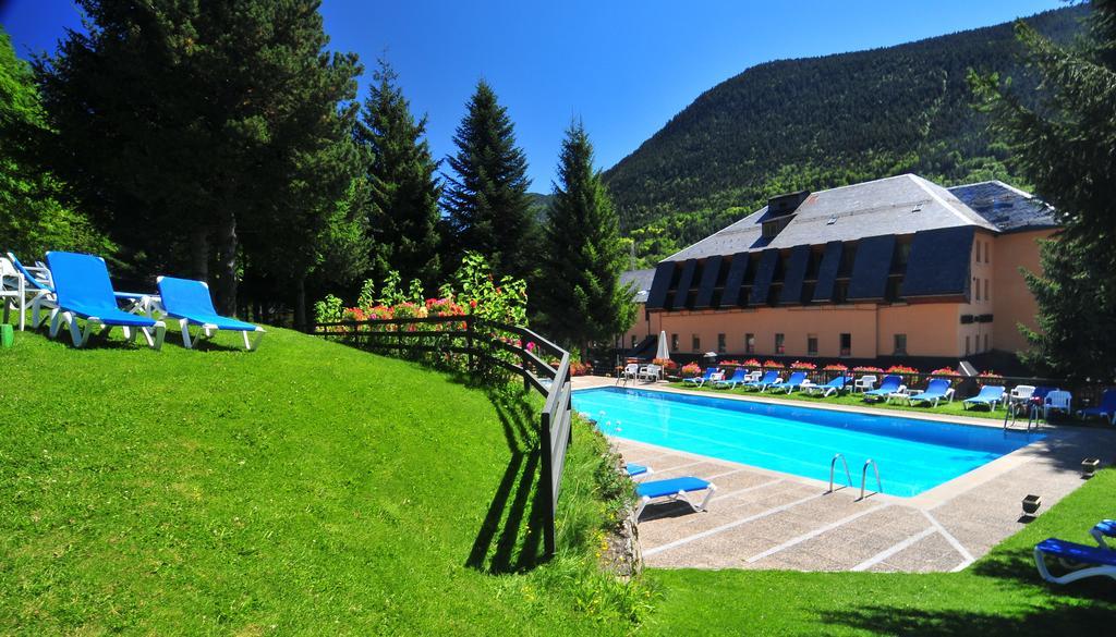 Hotel Lacreu Salardu Exterior photo